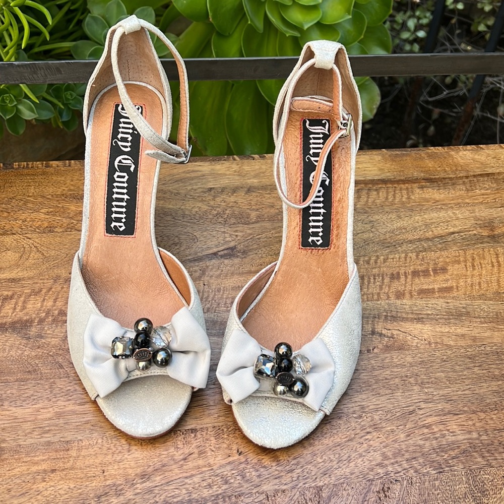 NEW! Juicy COUTURE classic style feminine Shimmer embellished Heels